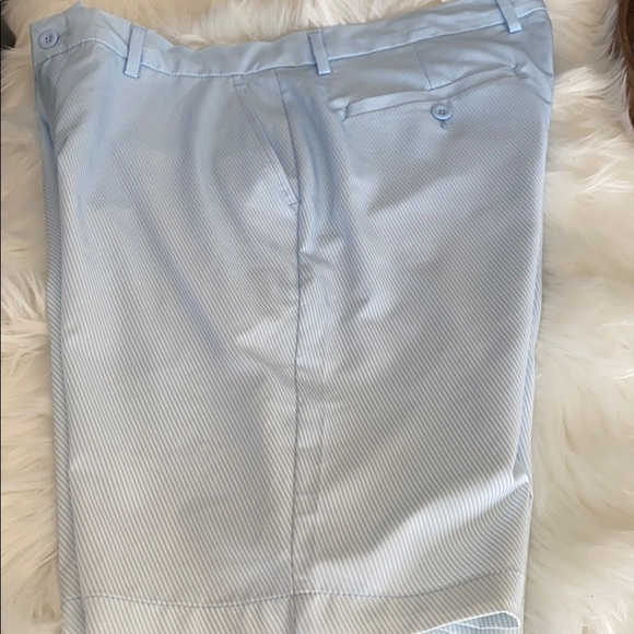 Greg Norman Shorts
Mens Shorts Pale Lightw… - Picture 4 of 6